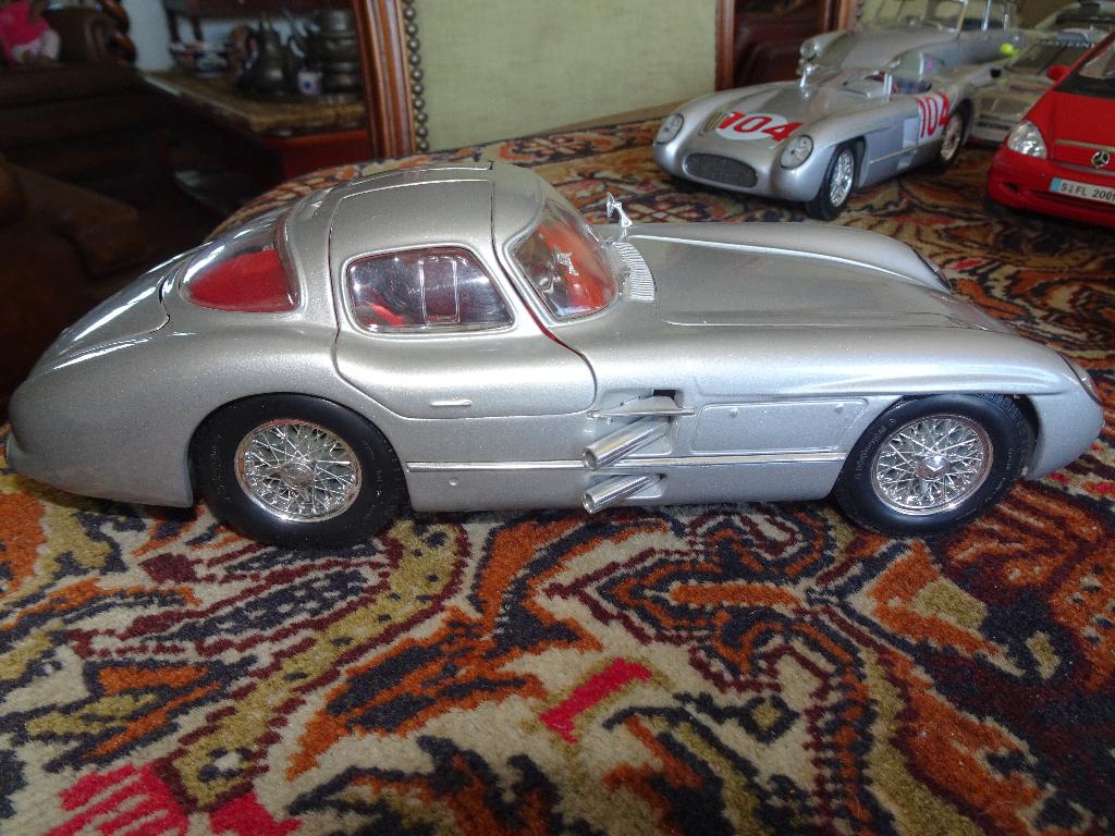 MERCEDES BENS 300/SLR UHLENHAUT COUPE 1;18 GEEN DOOS MAISTO, Ophalen of Verzenden, Zo goed als nieuw, Maisto