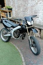 Derbi senda gezocht., Fietsen en Brommers, Brommers | Derbi, Ophalen, 6 versnellingen, Maximaal 45 km/u, Zo goed als nieuw