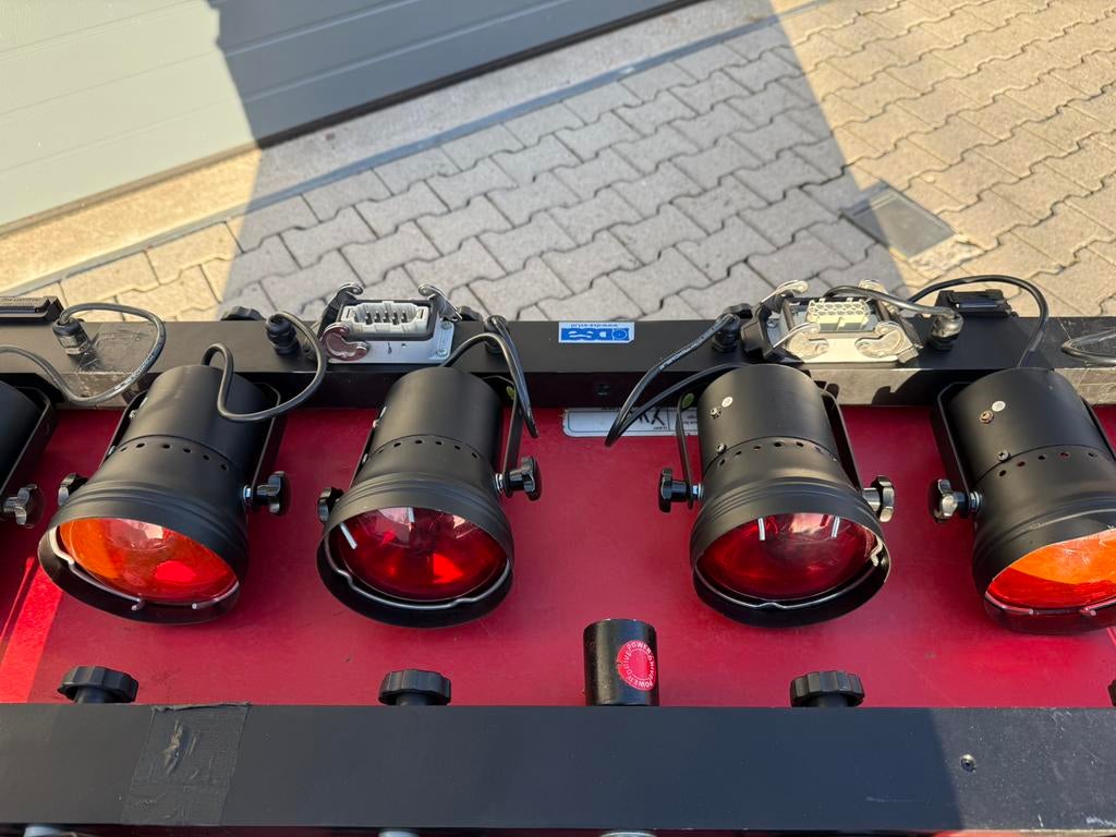 2 x Tbar met 8 x Par 36 Pinspot, Ophalen, Licht, Kleur