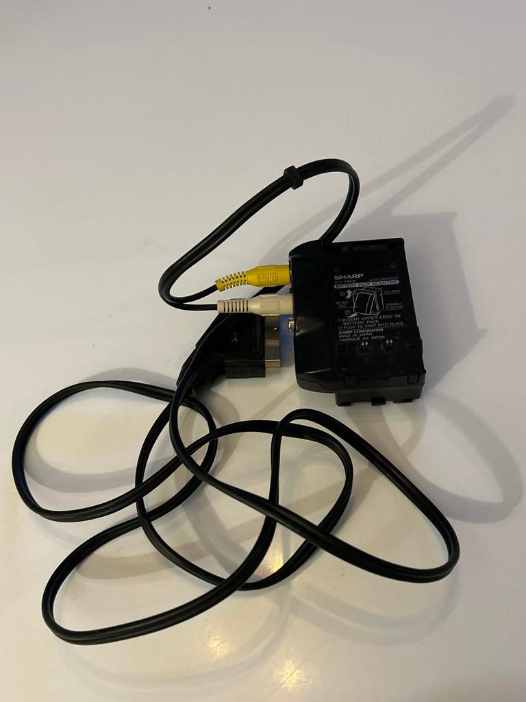 Sharp SCART naar RCA adapter met kabel, Audio, Tv en Foto, Audiokabels en Televisiekabels, Ophalen of Verzenden, Zo goed als nieuw