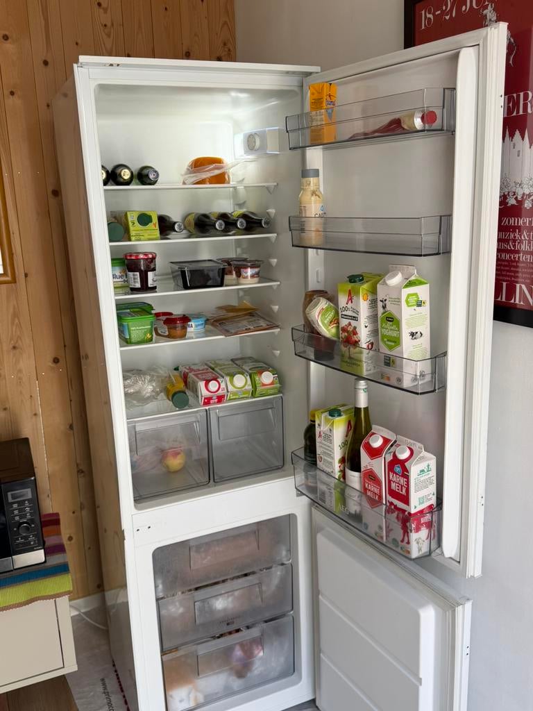 Goed werkende koelkast met diepvries (inbouw), Witgoed en Apparatuur, Koelkasten en IJskasten, Ophalen, Gebruikt, 200 liter of meer