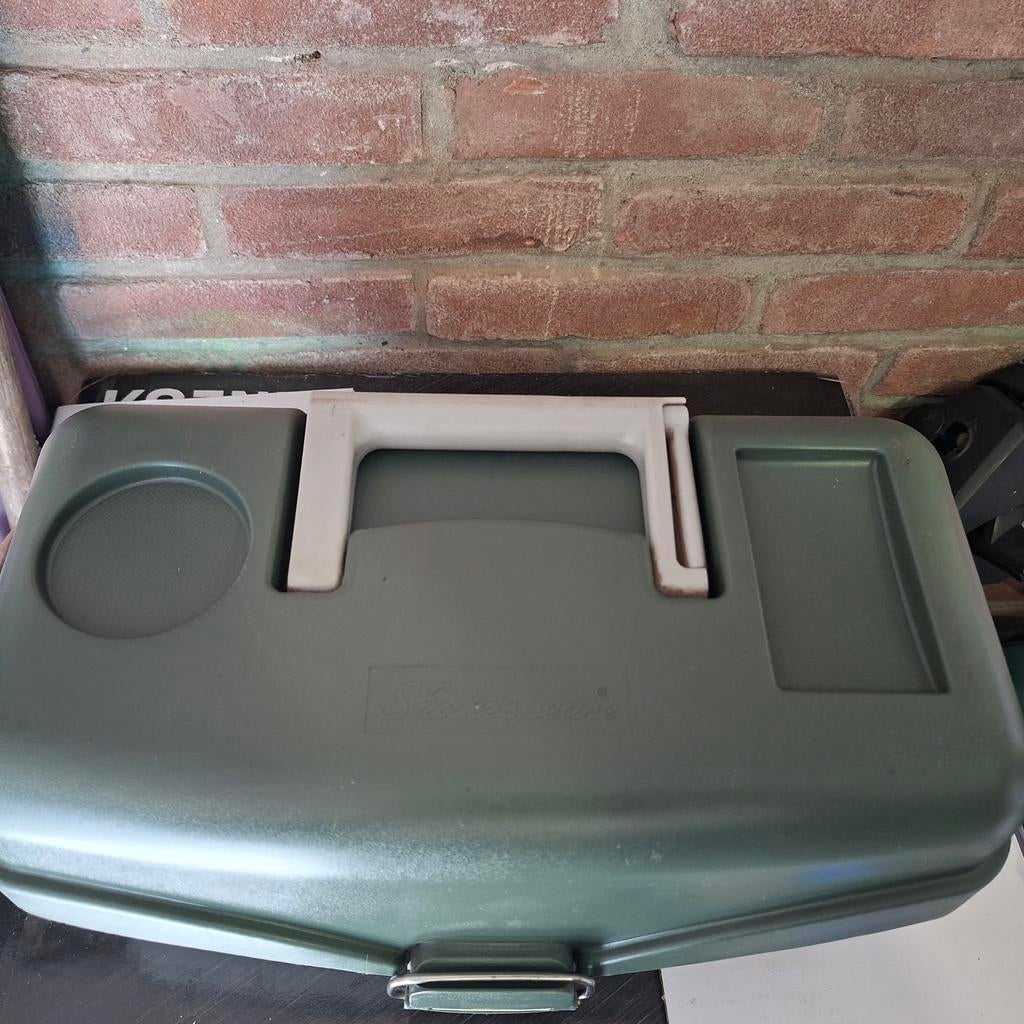 Shakespeare viskoffer - Handige opbergbox voor visspullen, Ophalen of Verzenden, Gebruikt, Koffer of Tas