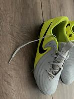 Voetbalschoenen nike maat 38,5, Maat XS of kleiner, Ophalen of Verzenden, Zo goed als nieuw, Schoenen