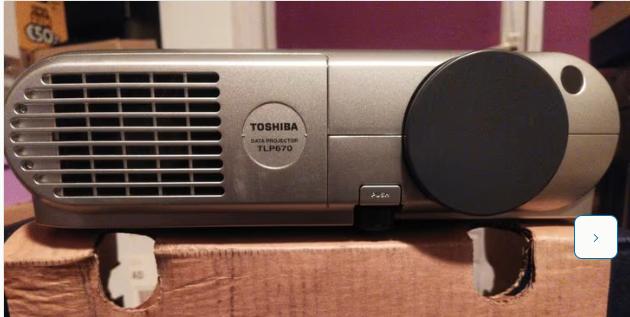 Defecte Toshiba TLP670 data projector, Audio, Tv en Foto, Beamers, Ophalen, Niet werkend