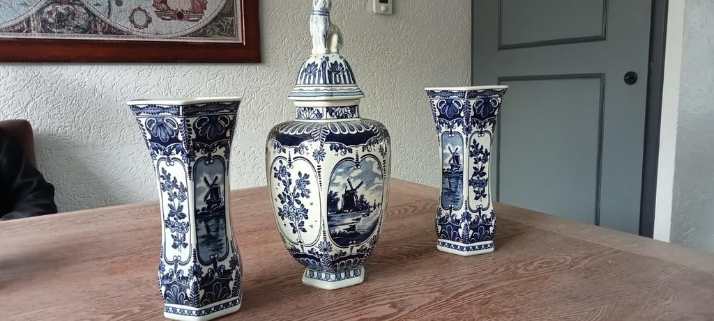 Antieke Delfts Blauwe Kaststel met Hond - Royal Boch, Antiek en Kunst, Ophalen of Verzenden