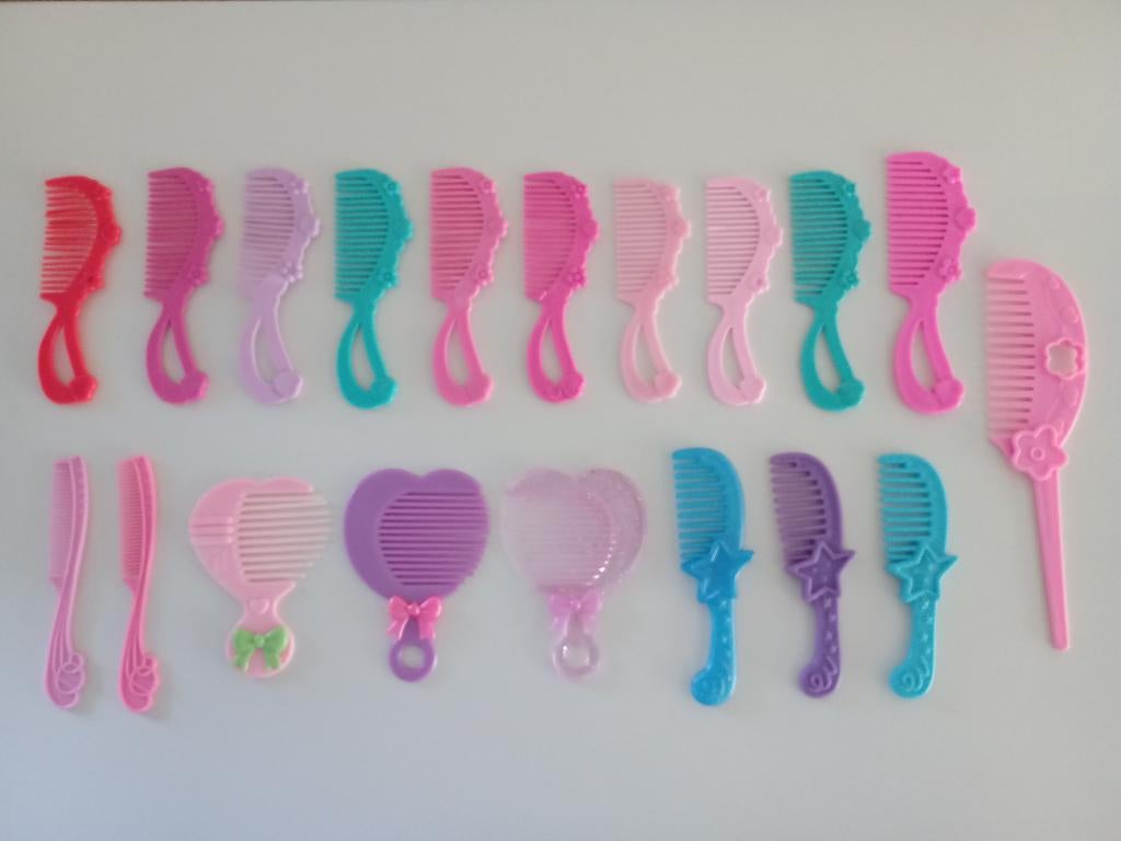 Veel KAMMETJES voor BARBIE en andere Poppen (7 foto's), Ophalen of Verzenden, Gebruikt, Accessoires