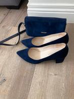 Donkerblauwe suède pumps met bijpassende tas, maat 39, Ophalen, Zo goed als nieuw, Blauw, Pumps