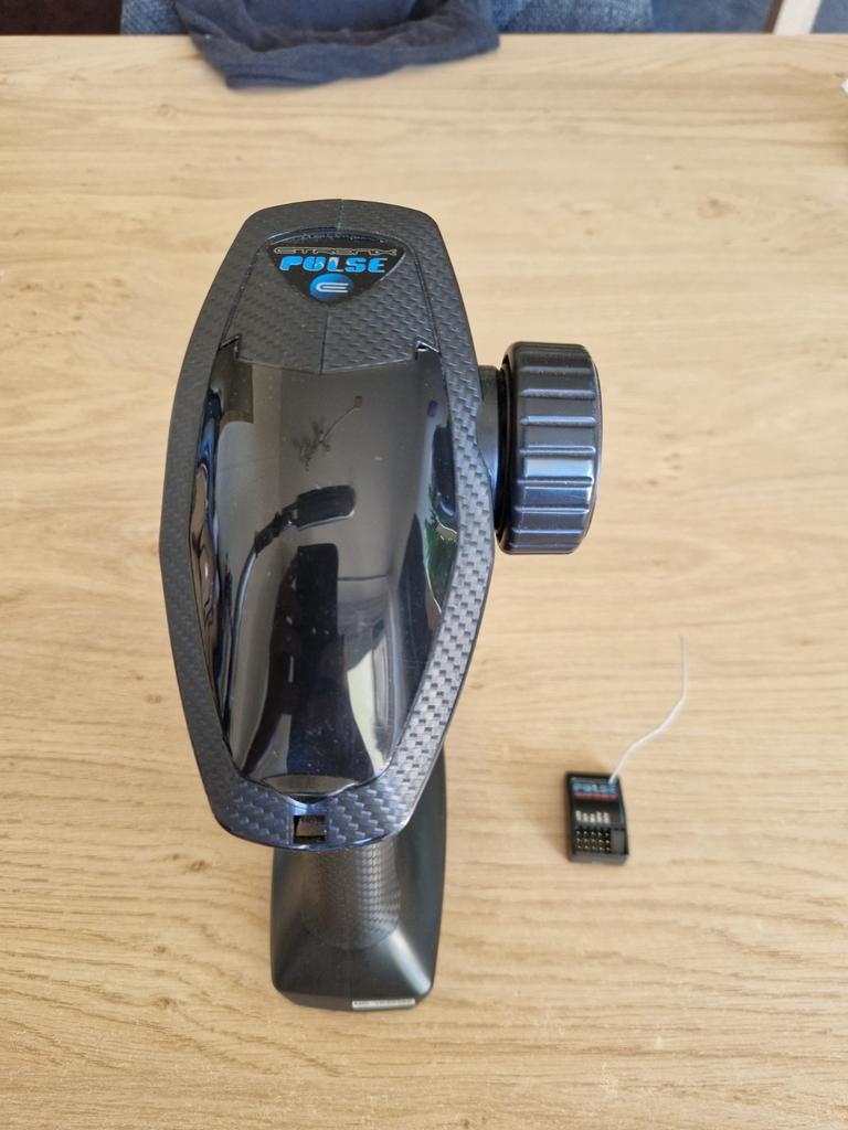 Zender inclusief ontvanger etronix Pulse., Hobby en Vrije tijd, Modelbouw | Radiografisch | Auto's, Ophalen of Verzenden, Overige schalen