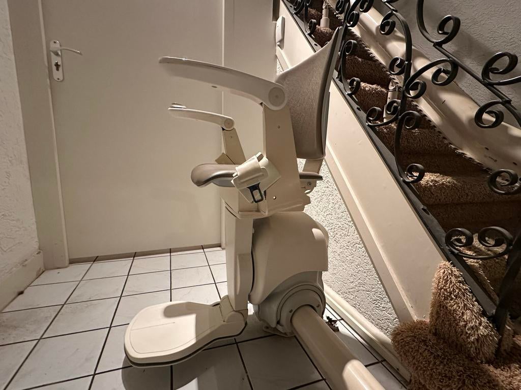 Traplift 2 etages hoog, otolift, werkend, zelf demonteren., Ophalen of Verzenden, Gebruikt, Met bocht