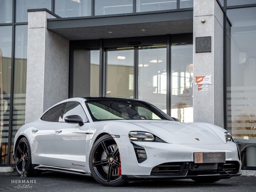 Porsche Taycan Turbo S 93kWh / Carbon / Ceramic / InnoDrive, Zwart, 4 stoelen, Verwarming stoelen achter, Leder