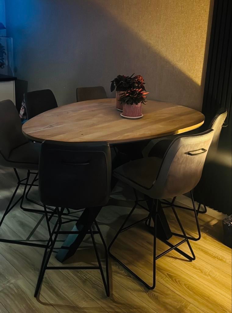 XOOON barset met eivormige tafel en 6 draaibare krukken, Ophalen of Verzenden, Zo goed als nieuw