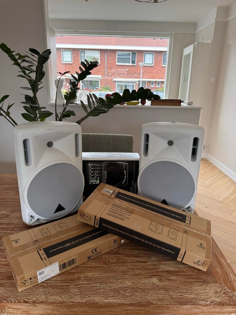 Behringer complete geluidsset | 2 actieve speakers + mixer, Ophalen of Verzenden, Zo goed als nieuw, 5 tot 10 kanalen, Microfooningang
