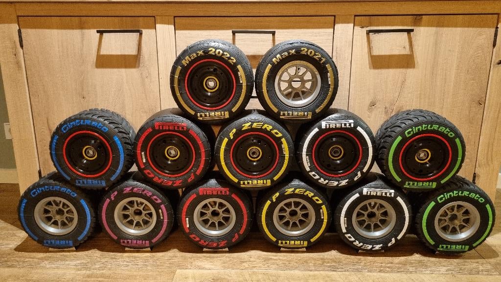 Prachtig kado : Formule 1 banden - schaal 1:2.5 - 25 cm, Ophalen of Verzenden, Gebruikt, Formule 1