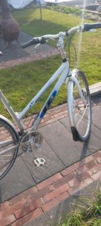 Sportieve fiets met versnellingen en bagagedrager, Fietsen en Brommers, Fietsen | Dames | Damesfietsen, Versnellingen, Ophalen