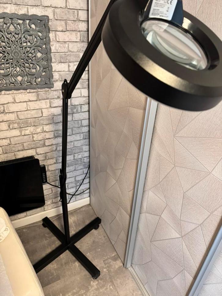 Pedicure loeplamp, Hobby en Vrije tijd, Vergrootglazen, Loepen en Loeplampen, Zo goed als nieuw, Loeplamp, Ophalen