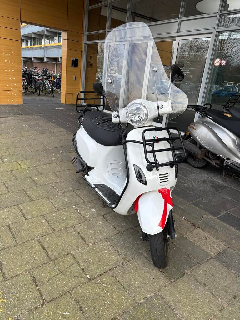 GTS Toscane scooter - Wit, Fietsen en Brommers, Snorfietsen en Snorscooters, Ophalen of Verzenden, Gebruikt, Benzine, Overige merken