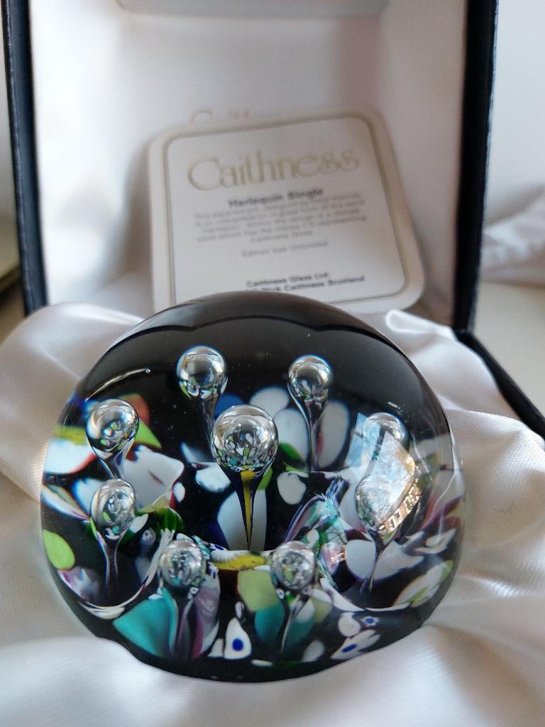 Paperweight Harlequin Caithness Glass Scottish Paul Ysart, Antiek en Kunst, Ophalen