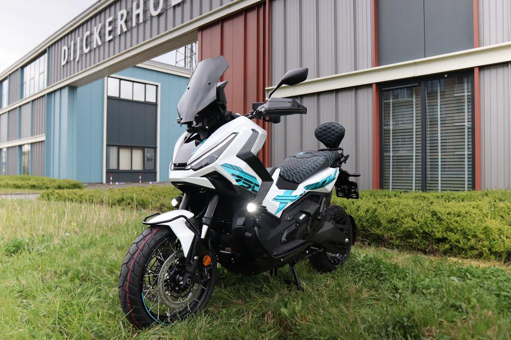Honda X-ADV 750 Parelmoer wit Turqouise edition 2026 0km BTW, Motoren, 750 cc, Nieuw, Motorrijbewijs A, Bedrijf