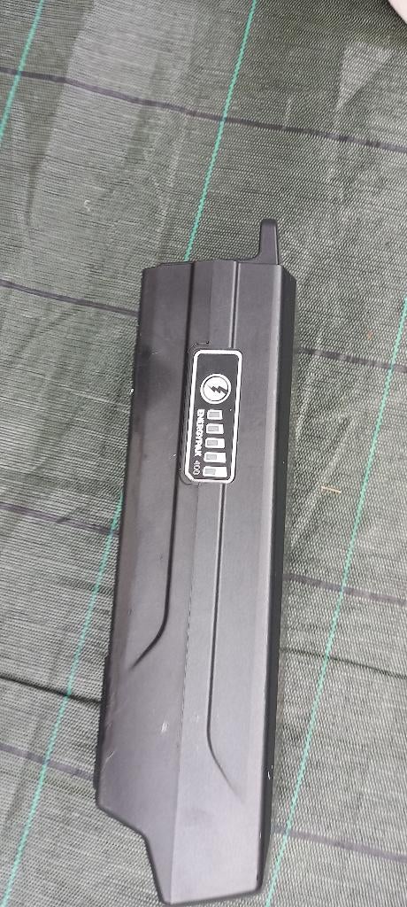 Te koop fietsaccu Giant met oplader, Ophalen, Gebruikt