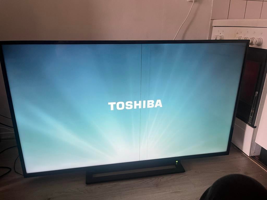 Toshiba Smart TV met lijn in scherm, Ophalen, Gebruikt, Toshiba, Smart TV