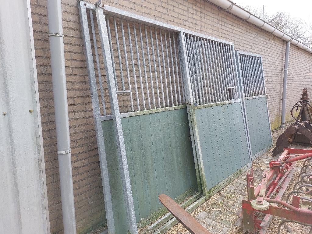 Voorwanden paardenboxen