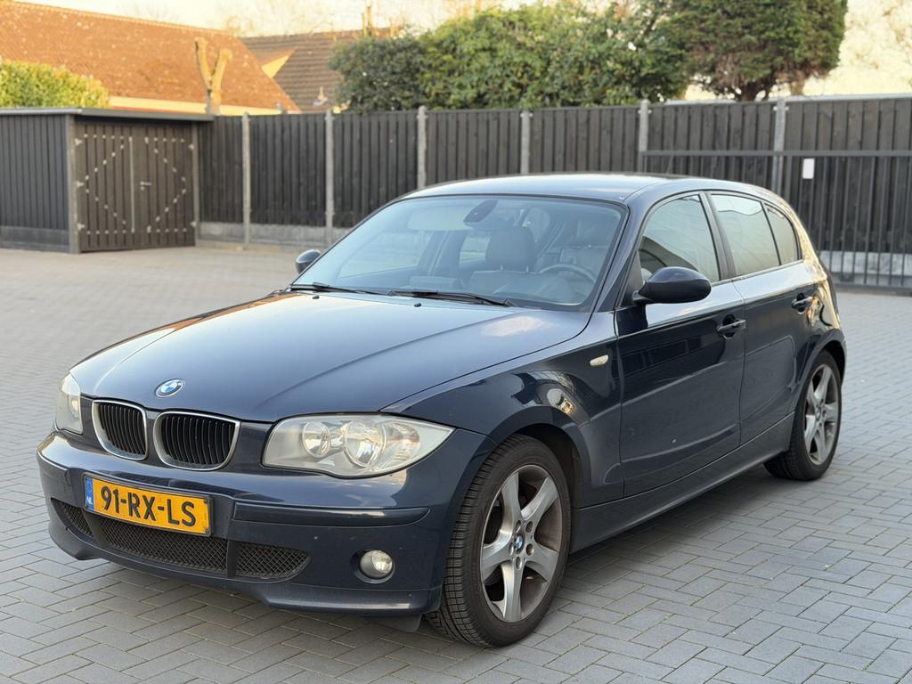 BMW 1-serie 120d Anniversary | Leder | Navigatie (bj 2005), Auto's, BMW, 1-Serie, Achterwielaandrijving, 4 cilinders, Blauw