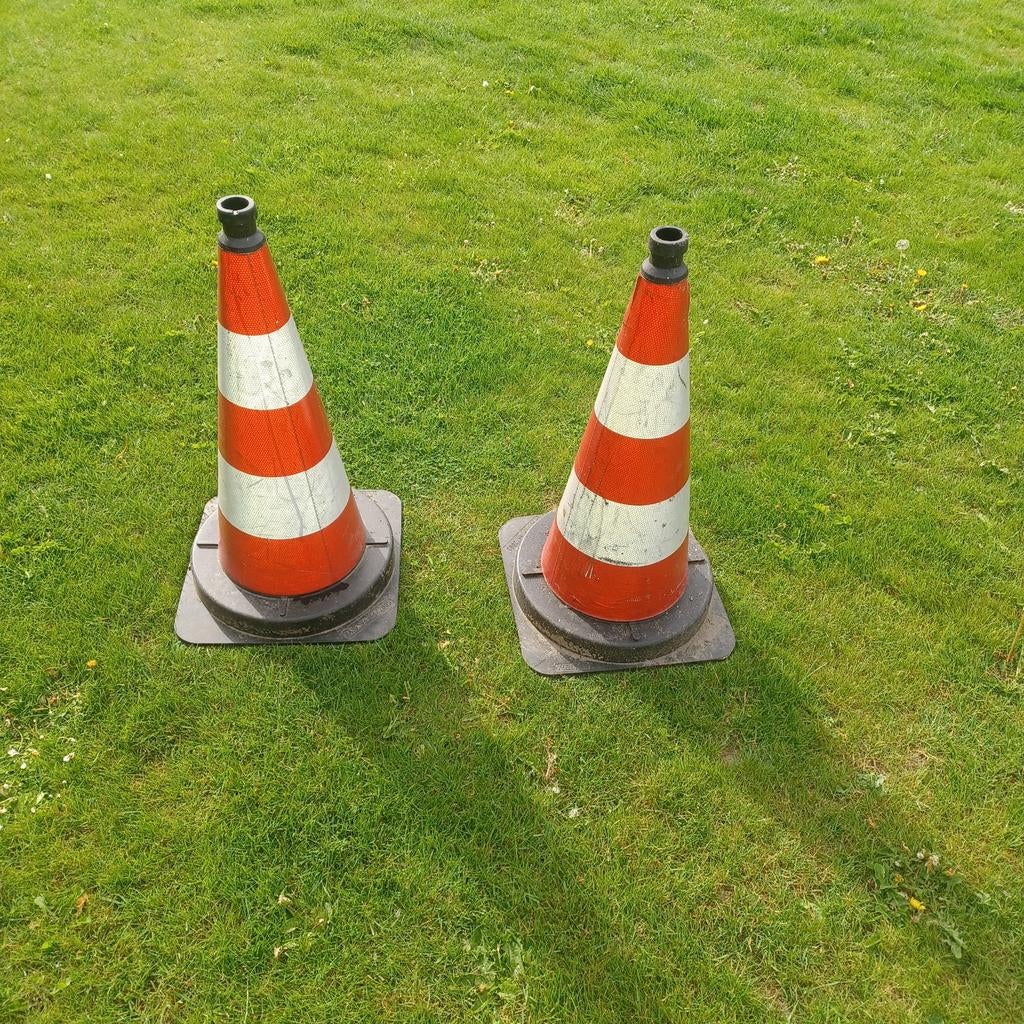 2 Verkeerskegels - rood/Wit, Doe-het-zelf en Verbouw, Ophalen, Gebruikt