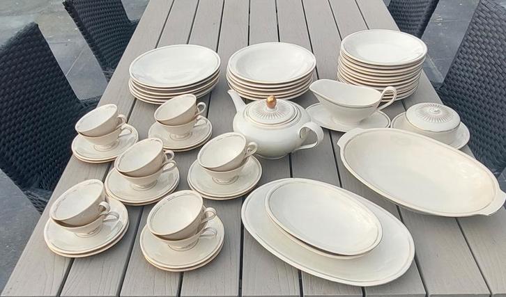 Wit servies met gouden randje, Huis en Inrichting, Keuken | Servies, Overige stijlen, Porselein, Ophalen