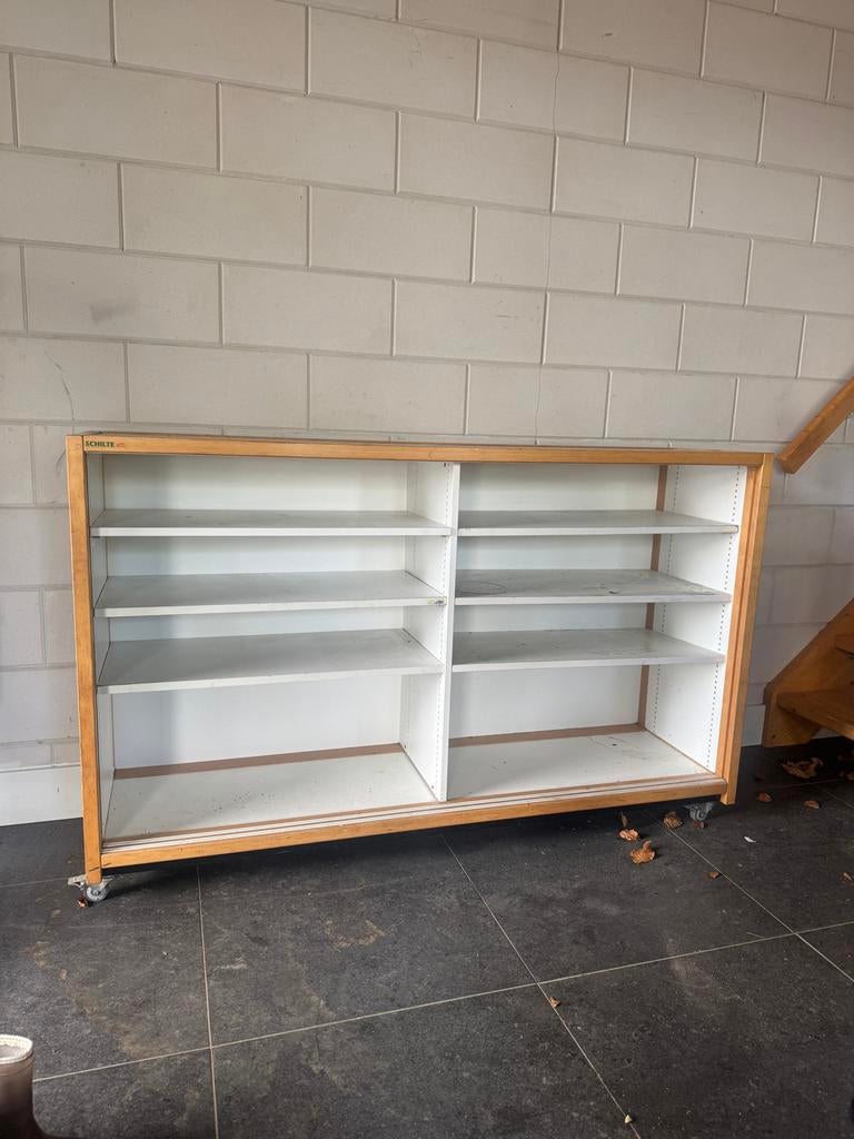 Schilte schoolkast, Ophalen, Gebruikt