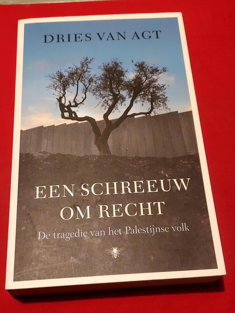 GESIGNEERD Een schreeuw om recht. Dries van Agt., Ophalen of Verzenden, Gelezen, Nederland