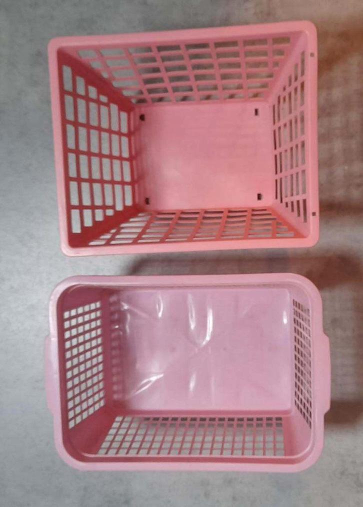 2 kunststof MANDJES / MAND, Huis en Inrichting, Woonaccessoires | Schalen en Manden, Zo goed als nieuw, Mand, Rechthoekig, Kunststof