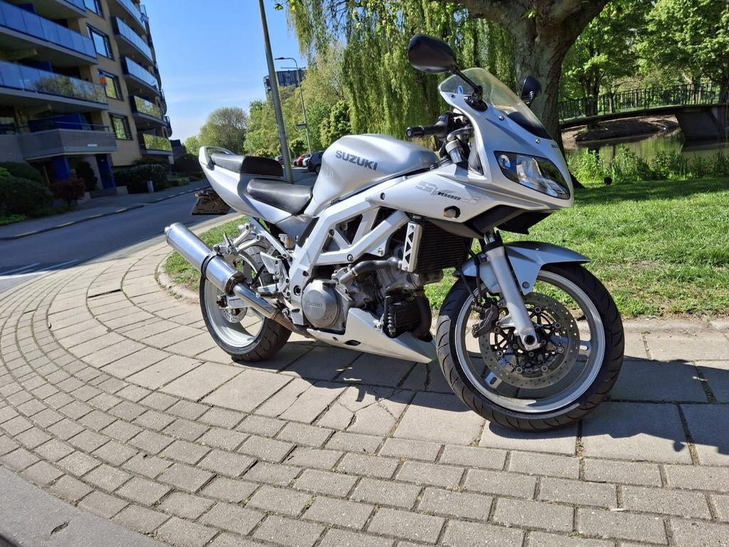 Suzuki SV1000S 2004 zilver., Motoren, 2 cilinders, Sportuitlaat, Gebruikt, Sport