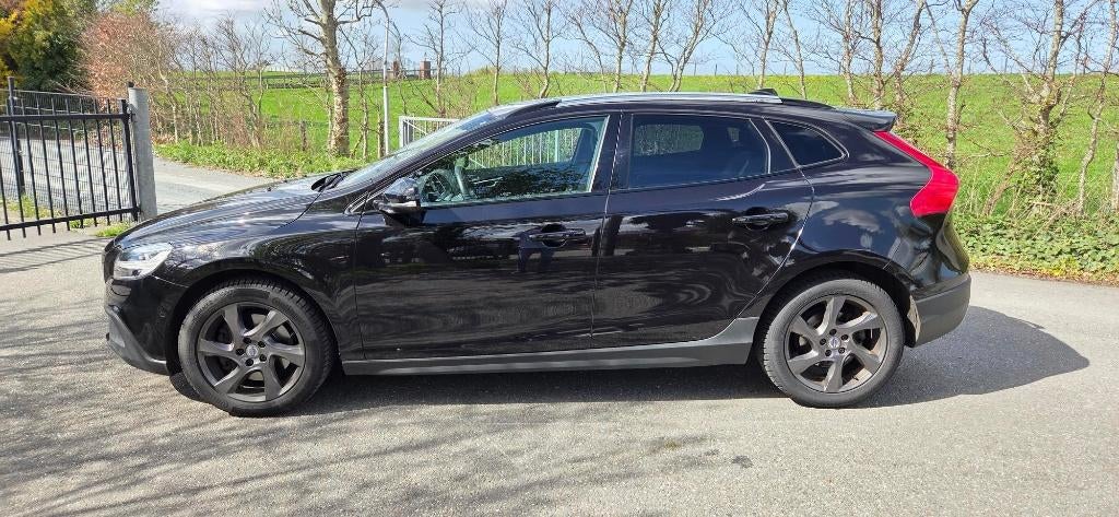 Volvo V40 1.5 T3 152PK Geartronic 2019 Zwart, Auto's, Volvo, Parkeerassistent, 1498 cc, Zwart, 4 cilinders