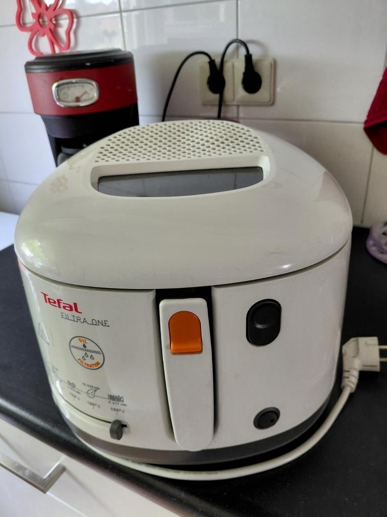 Witgoed FRITEUSE WIT IZGS, weinig gebruikt., 2 tot 3 liter, Ophalen of Verzenden, Gebruikt, Uitneembare binnenpan