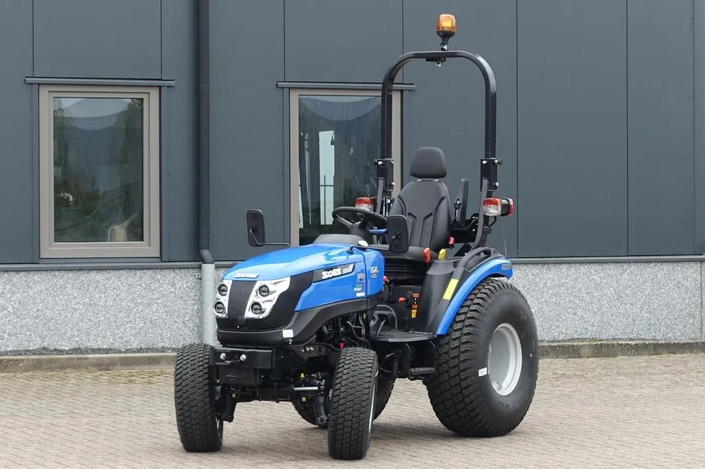 Solis 26H 4wd HST / 0002 Draaiuren / Hoge Gazonbanden