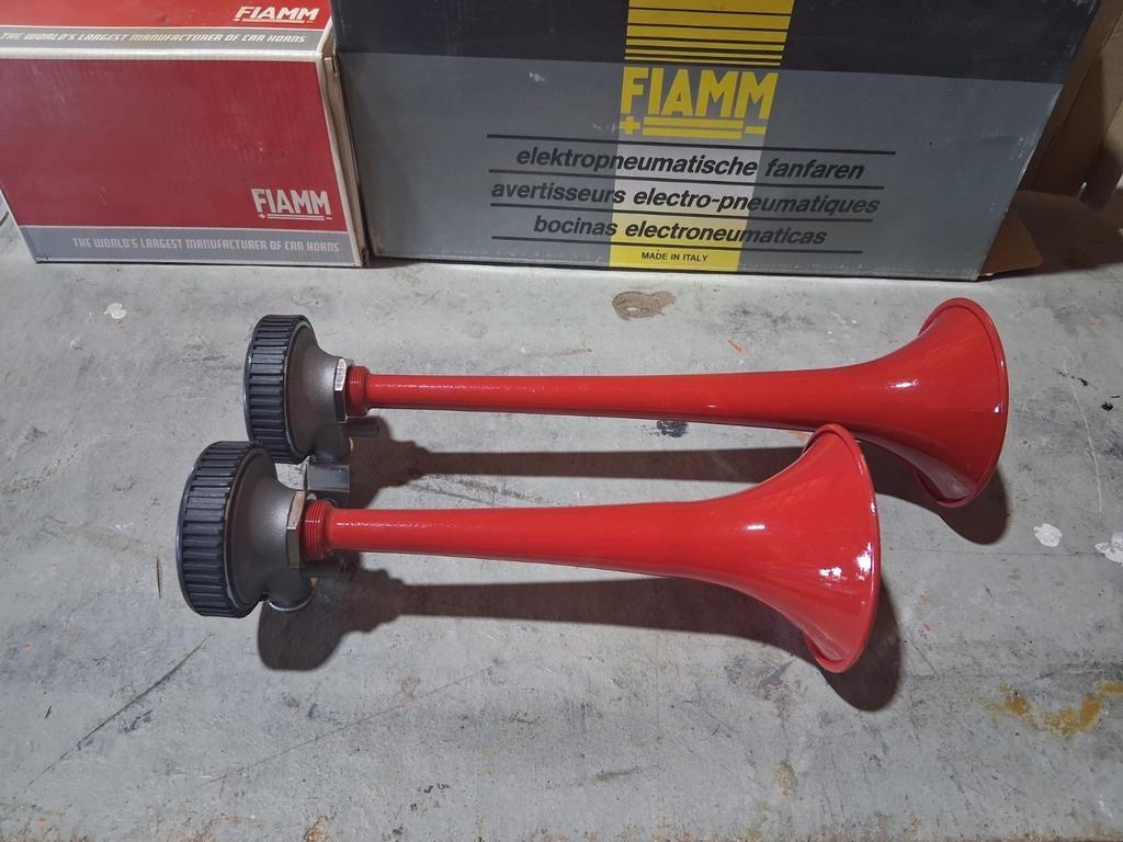 Fiamm brandweerhoorn inclusief compressor 24V - Nieuw, Ophalen of Verzenden, Nieuw, Universele onderdelen