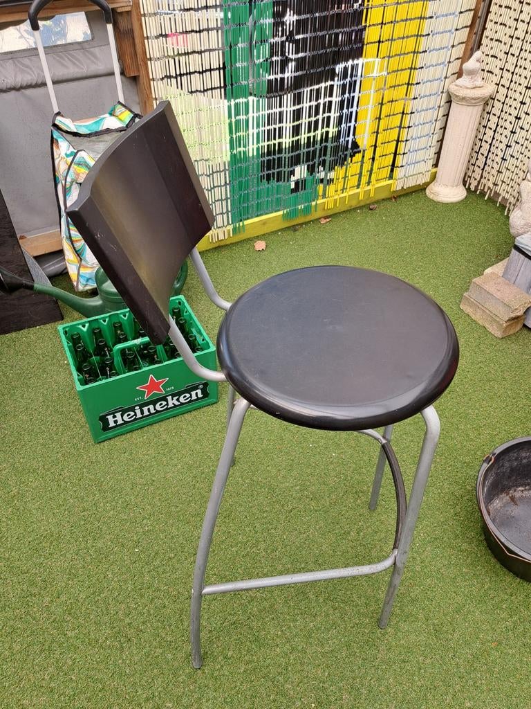TE KOOP BARKRUK ZWART/GRIJS (HARD PLASTIC ), 1 kruk, Ophalen, 60 tot 90 cm