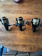 TE KOOP Shimano Baitrunner 4000 D EU MOLENS 3X STUKS, Ophalen, Zo goed als nieuw, Molen