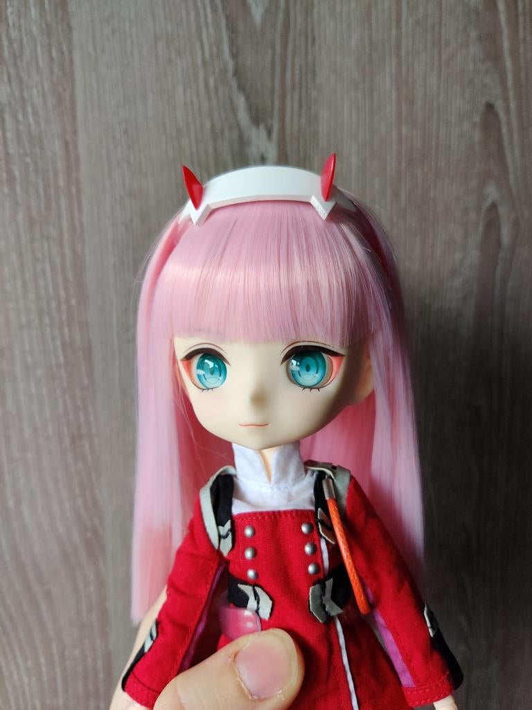 Harmonia Humming Darling in the Franxx Zero Two doll figure, Verzamelen, Poppen, Ophalen of Verzenden, Zo goed als nieuw, Pop