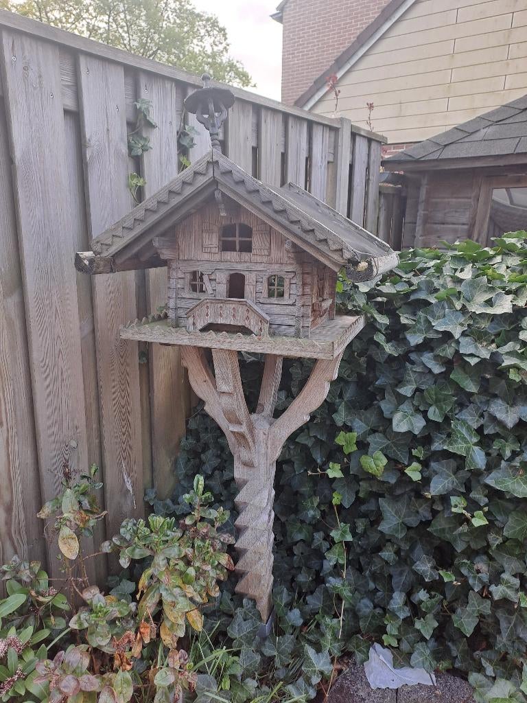 Handgesneden vogelhuis op paal, Tuin en Terras, Ophalen, Gebruikt