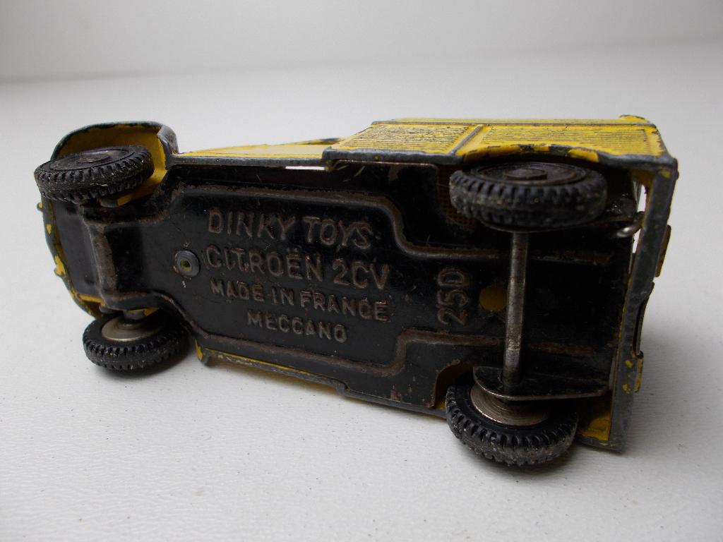 1959 Dinky Toys 25D CITROEN 2CV ANWB (Opknapper.), Ophalen of Verzenden, Gebruikt, Auto, Dinky Toys