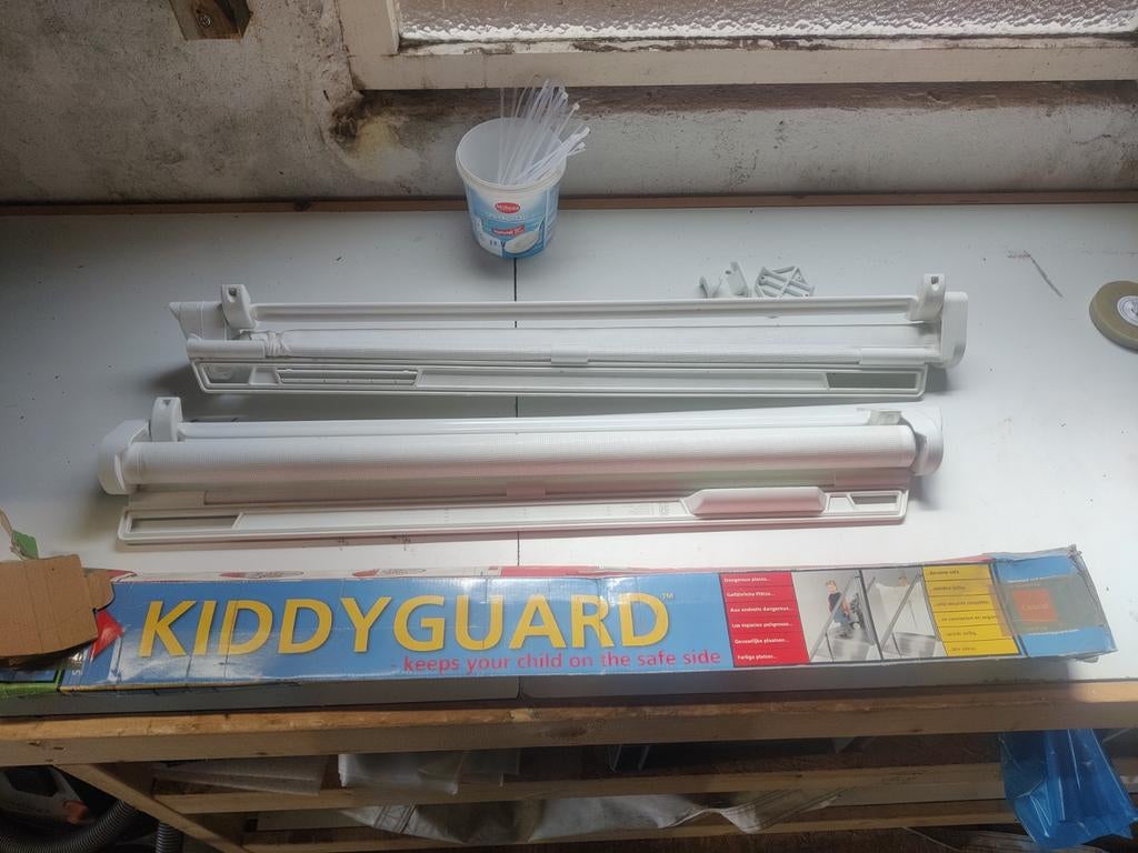 2 a 3 KiddyGuard oprolhekje traphekje, Kinderen en Baby's, Traphekjes, Ophalen, Metaal of IJzer, 115 cm of meer, Oprolhekje