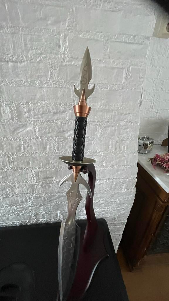 Decoratie zwaard met standaard, Ophalen, Gebruikt