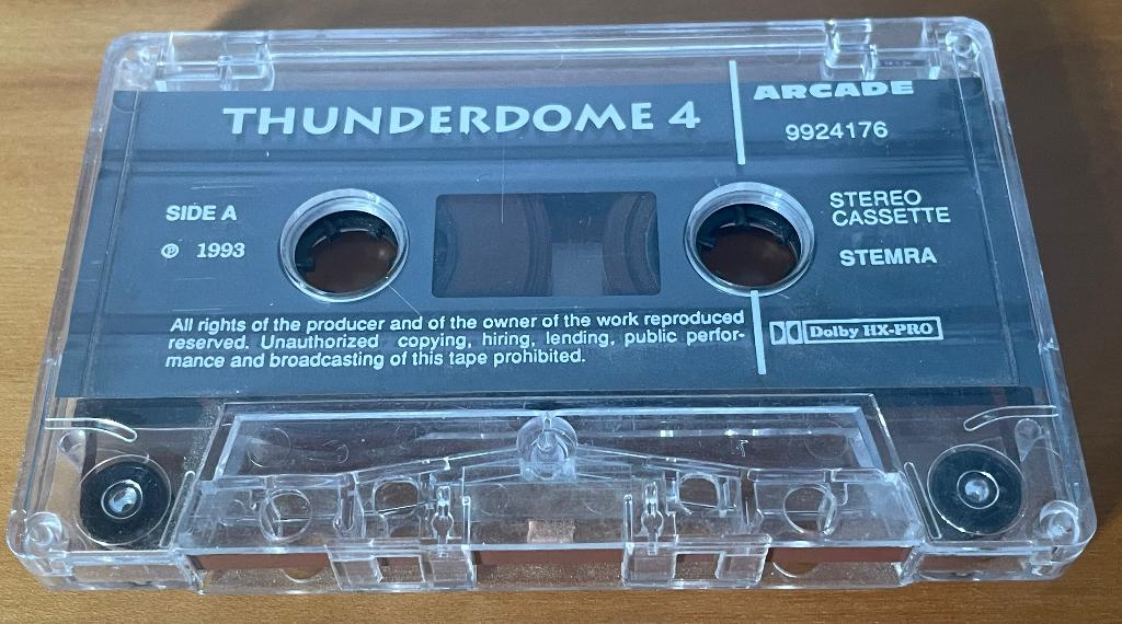 THUNDERDOME 4 1993 tape cassettebandje hardcore gabber, Cd's en Dvd's, Cassettebandjes, Ophalen of Verzenden, Gebruikt, 1 bandje