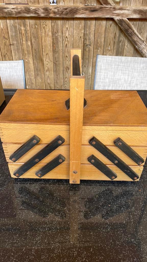 Brocante houten  naaidoos, Ophalen of Verzenden, Zo goed als nieuw