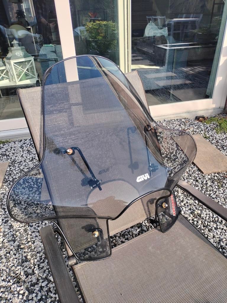 Groot Givi windscherm voor de wat oudere naked motoren, Motoren, Ophalen of Verzenden