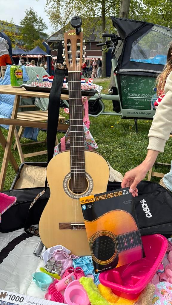 Gitaar Casha akoustisch incl tas en stemmer en boek, Ophalen, Zo goed als nieuw, Klassieke of Spaanse gitaar