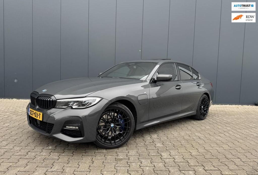 BMW 3-serie 330e dravitgrau *Head Up|H&K|Pano|Laser|Driving, 1998 cc, Achterwielaandrijving, Gebruikt, Euro 6