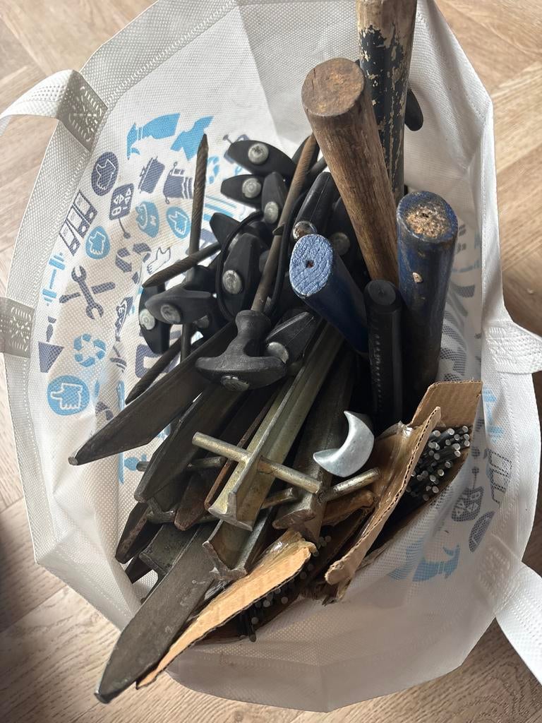 Zak vol verschillende haringen en hamers, Ophalen, Gebruikt