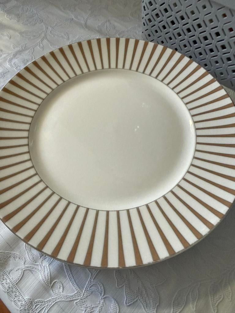 2 Eetborden met gouden strepen, Ophalen of Verzenden, Zo goed als nieuw, Bord(en), Overige stijlen